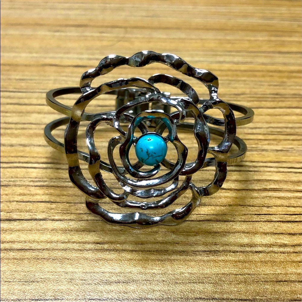 Sculpted metal hinge close bangle $$